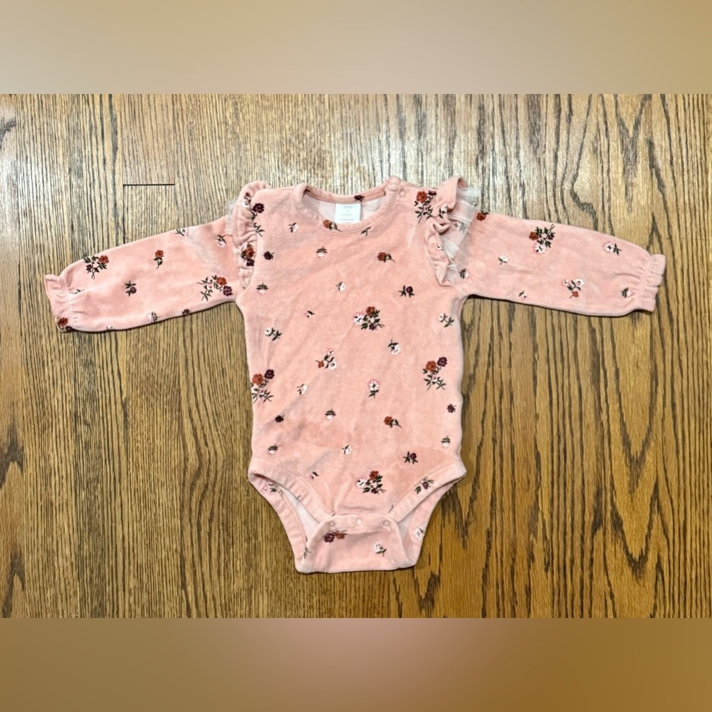 Textured Floral Onesie (12m) - Picture 3 of 5